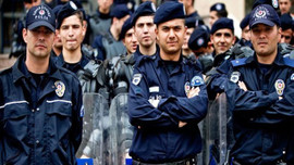 Darbe gecesi görevli olan polislere 24 maaş ikramiye