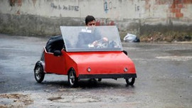 Güneş enerjisi ile çalışan araba yaptı