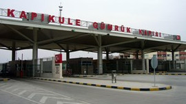 Kapıkule'de yurt dışına çıkacak olan tırlar kuyruğa neden oldu