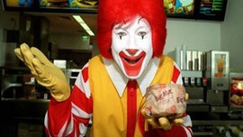McDonald's ve KFC'den 18 yaş yasağı