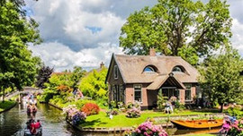 Hollanda'da masalları andıran Giethoorn Köyü