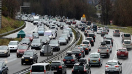 Fransa'da benzin bitti! Kuyruklar şehri geçti