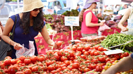 Çarşı pazarda ramazan hareketliliği esnafın yüzünü güldürdü