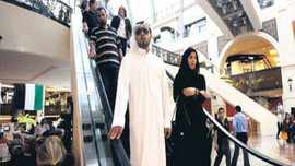 Uçakla 20 saatlik yoldan Türkiye'ye alışveriş için geliyorlar