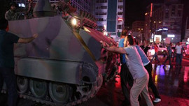 365 oda ve borsadan darbeye ortak eylem