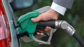 Araç sahiplerine müjde! Benzin ve motorine büyük indirim geldi