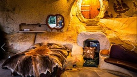 Modernlikten uzak sıradışı mağara evi