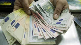 Piyasalar allak bullak! Euro 4 TL oldu!