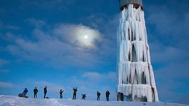 Van'da su deposu buz kulesine dönüştü