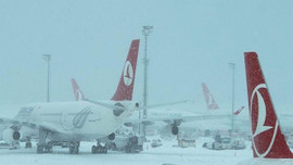 Yola çıkacaklar dikkat! Hava şartları uçak seferlerini etkiledi