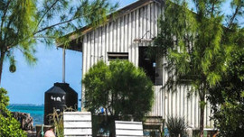 Kredi borcunu ödeyebilmek için Karayip'teki adasını satışa çıkardı