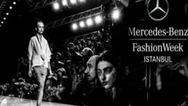 Fashion Week'te erteleme!
