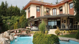 Paramparça'nın villası satışa çıktı!