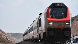 İlk tren 10 saat erken geldi