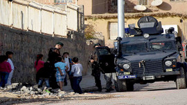 Özel harekat polislerinden çocuklara "özel" ilgi 