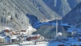 Uzungöl beyaza büründü turistler akın etti!