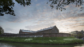 Yeni dizi için Amsterdam'da hapishane kapatıldı