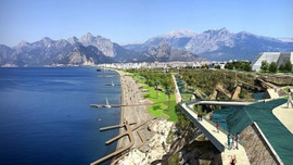 Konyaaltı sahiline belediye imzası