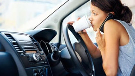 Araç kullanırken telefonla konuşana ehliyet cezası!