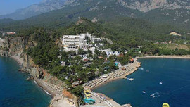 Antalya'da icradan satılık 5 yıldızlı tatil köyü