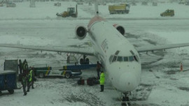 Buzlanmayı önleyen özel kum! İlk kez Atatürk Havalimanı'nda kullanılacak!