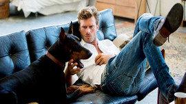 Kıvanç Tatlıtuğ köpekleri için evini değiştirecek!