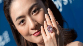 Dünyanın en büyük pembe elması 71,2 milyon dolara satıldı!