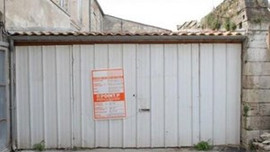 Dışarıdan bir garaj gibi görünüyor ama içerisi villa!