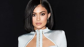 Kylie Jenner emlakçılığa soyundu!
