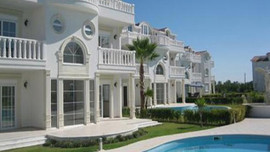 Ruslar ucuza kaçtı! Lüks villalar boş kaldı!