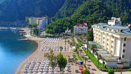 Davayı kazanan Şeyh oteli tahliye ettirdi!