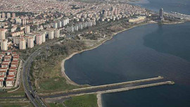 Ataköy'de kıyı kenar şeridi bilmecesi!