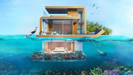 Dünyanın ilk yüzen evleri rağbet gördü!