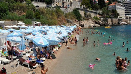 Bayram tatili turizmciyi ihya etti