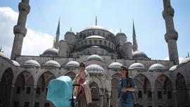 İlk 6 ayda İstanbul'a turist akın etti