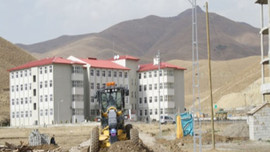TOKİ Yüksekova'da yaraları sarıyor