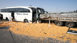 GÜNCELLEME- Ankara'da otobüs tıra çarptı: 3 ölü...