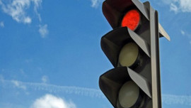 Kırmızı ışıkta geçene şok ceza