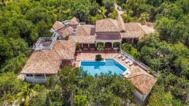 Kasırga başkanın evini teğet geçti!