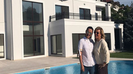 Demet Akalın 18 milyon liralık evinin kapılarını açtı!