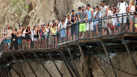 Dünyaca ünlü kanyonda bayram izdihamı