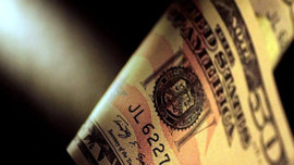 Dolarda düşüş hızlandı, TL değer kazandı
