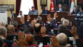 Belediye başkanı çileden çıktı: Oyun mu oynuyoruz alın bunu görevden!