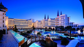 Ünlü köşe yazarından dikkat çeken yazı: Mardan Palace Titanic mi olacak?