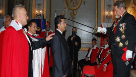 Prefabrik konut kralına şövalye nişanı!