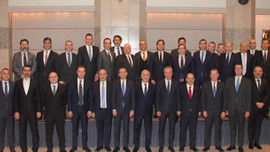 Faiz aşağı, krediler yukarı yönlü olacak