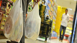 Bakan Kurum: Manav, şarküteri ve ekmek reyonunda poşetler ücretsiz olacak