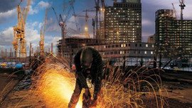 Ruhsata uygun çalışmayan müteahhit yandı