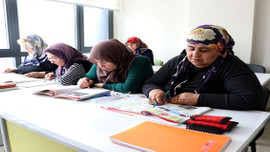 Halı dokuyan eller kalemle buluştu