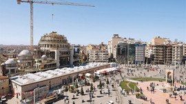 Taksim Camii’nin yarısı tamam